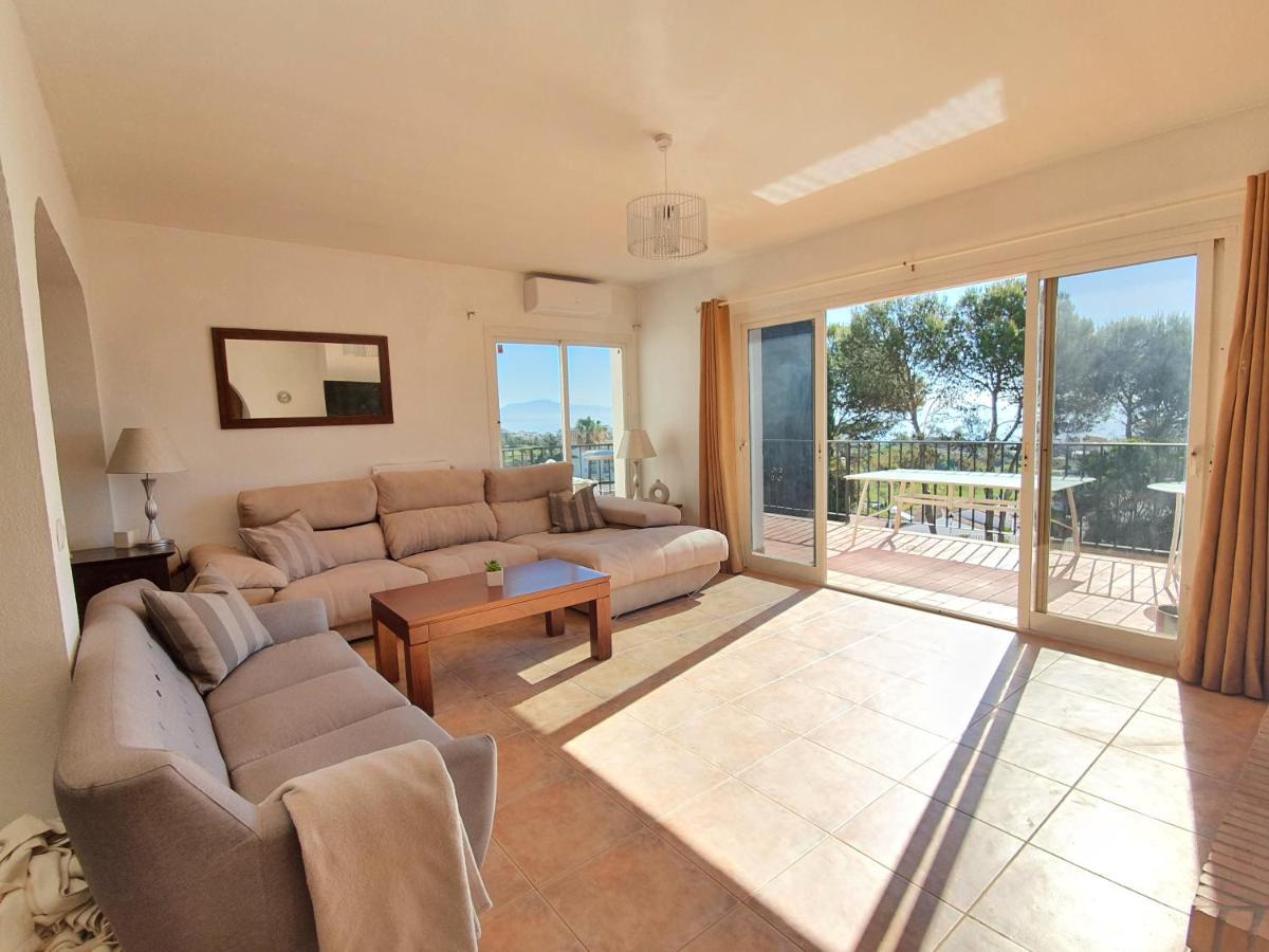 Beautiful 5 Bedroom Villa With Private Pool With Stunning Sea Views, Walking Distances To Shops Restaurants Beach Манилва Экстерьер фото